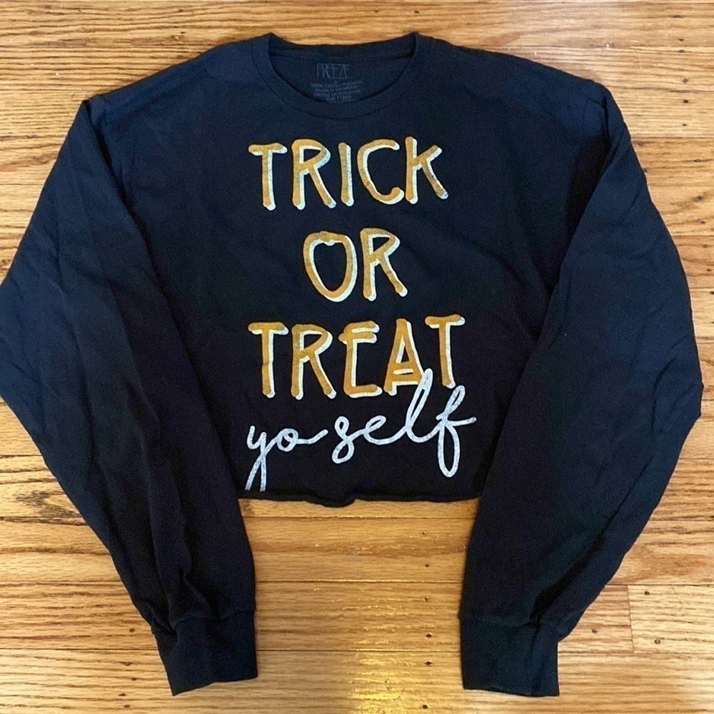 𝅺FREEZE size large trick or treat yo self crop shirt - Picture 2 of 3